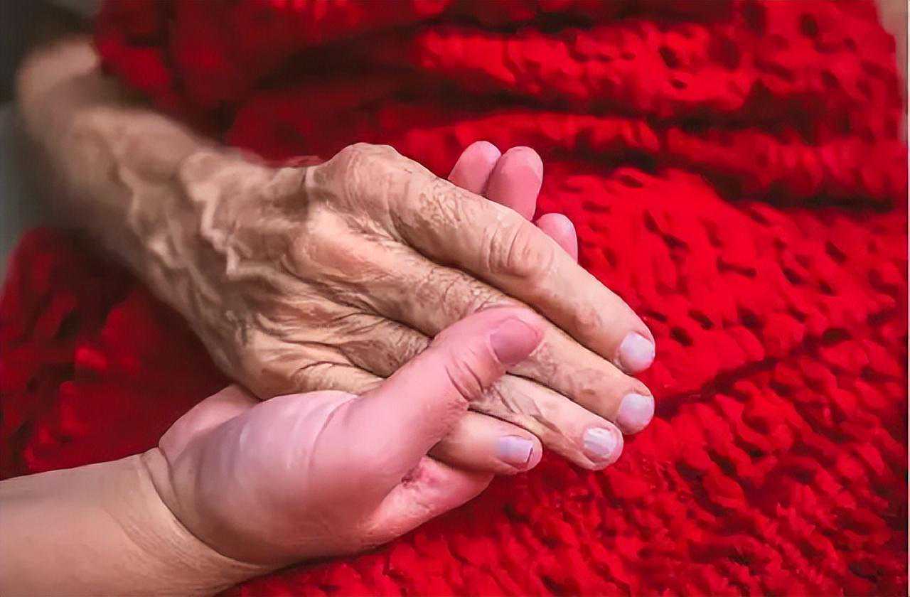 96岁老人绝食4天安然离世，曾言：想走的体面，不想给子女添麻烦